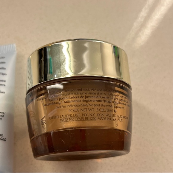 Estée Lauder Super Deluxe Sample Set - Picture 8 of 11